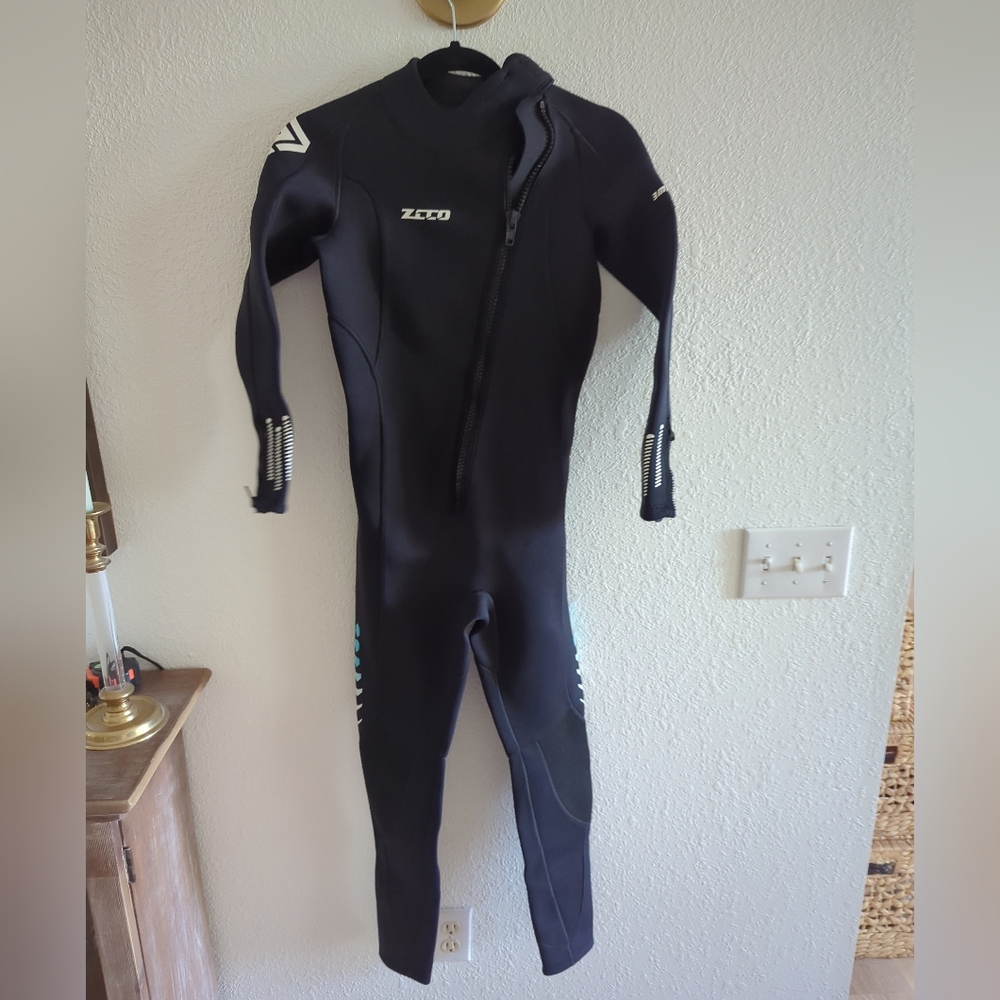 ZCCO Ultra Stretch 3mm Neoprene Wetsuit featuring a front zipper design Small